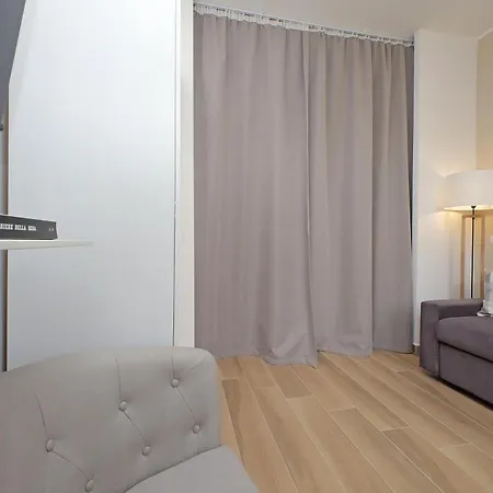 Prestigious Re Di * Róma