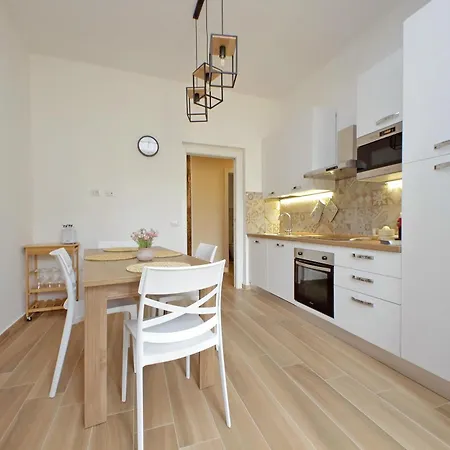 Prestigious Re Di * Róma