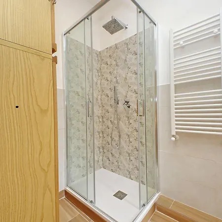 Prestigious Re Di * Róma